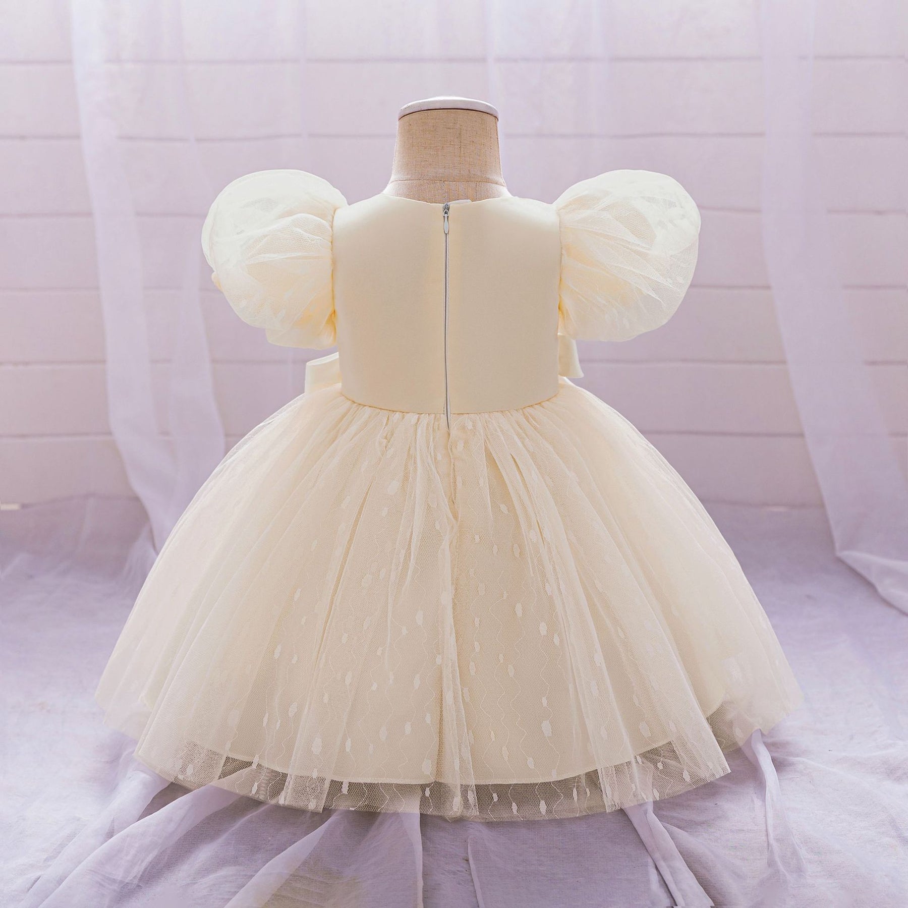 Rochie cu detalii Sabell Crem