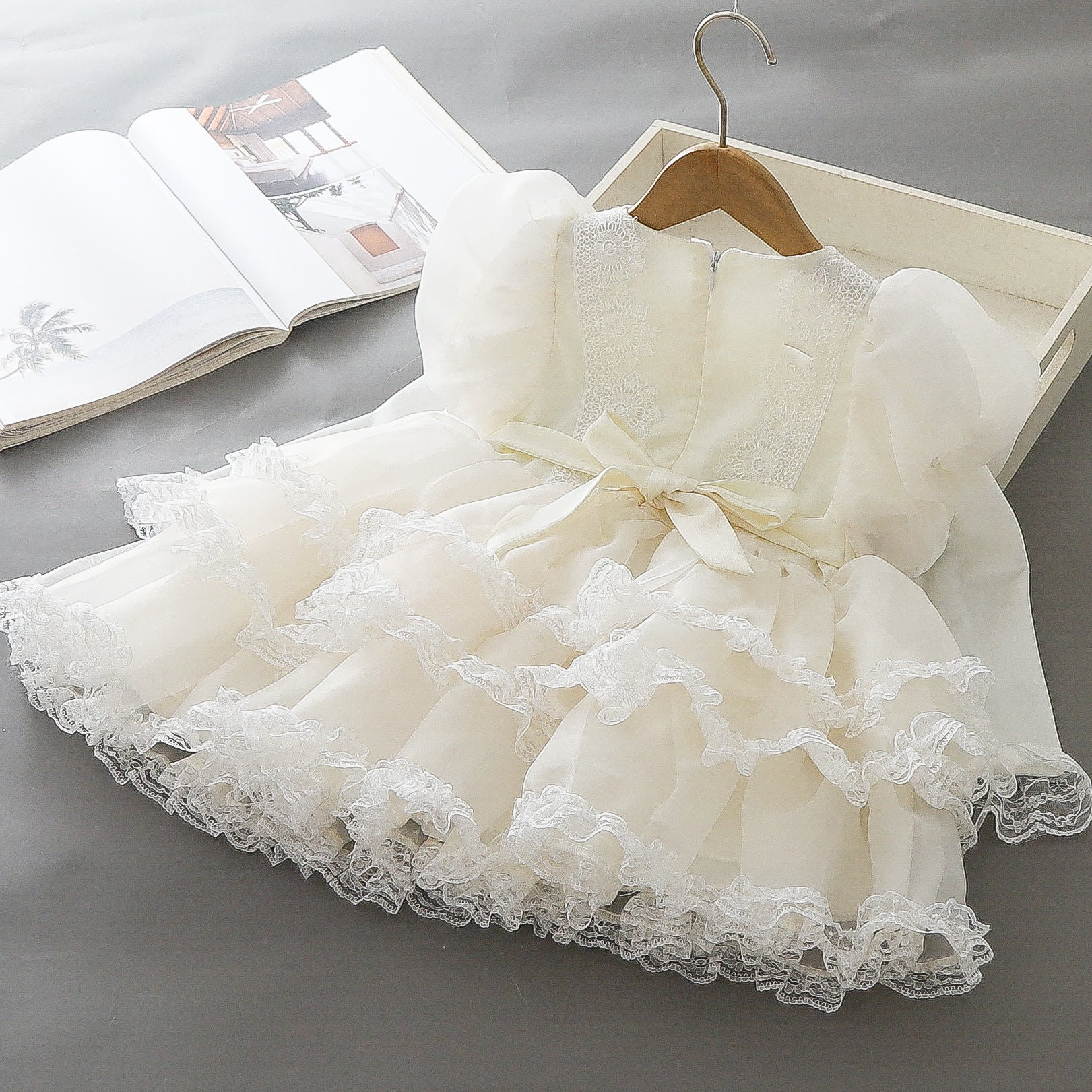 Rochie cu detalii Bella Crem