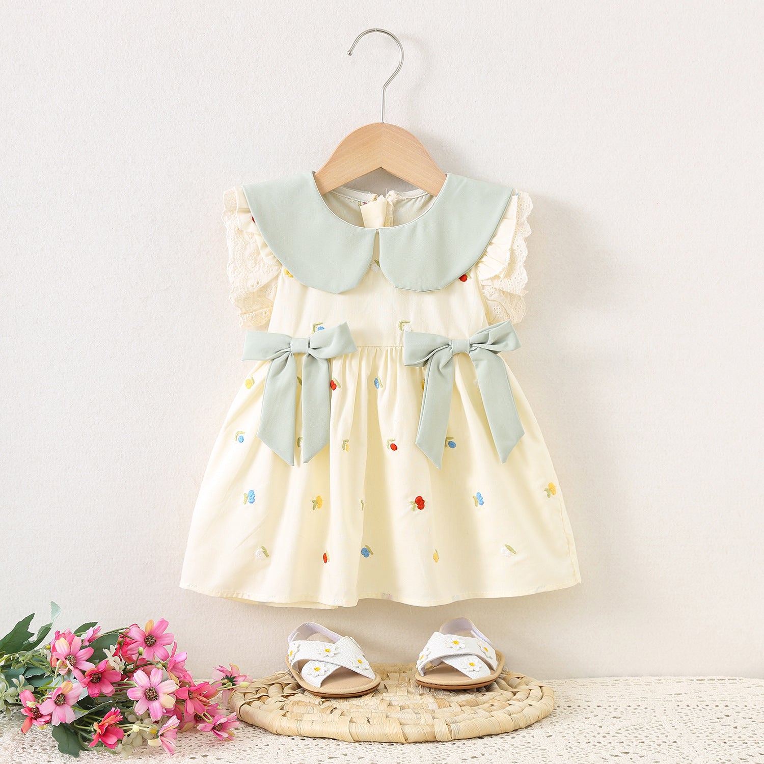 Rochie cu detalii Raula Crem