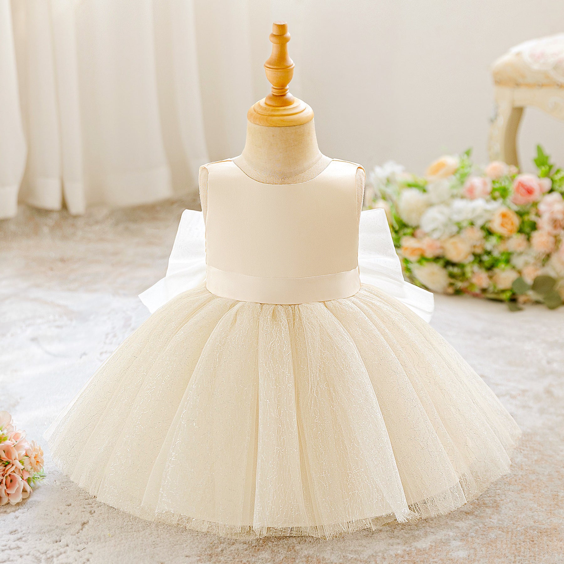 Rochie cu detalii Creena Crem