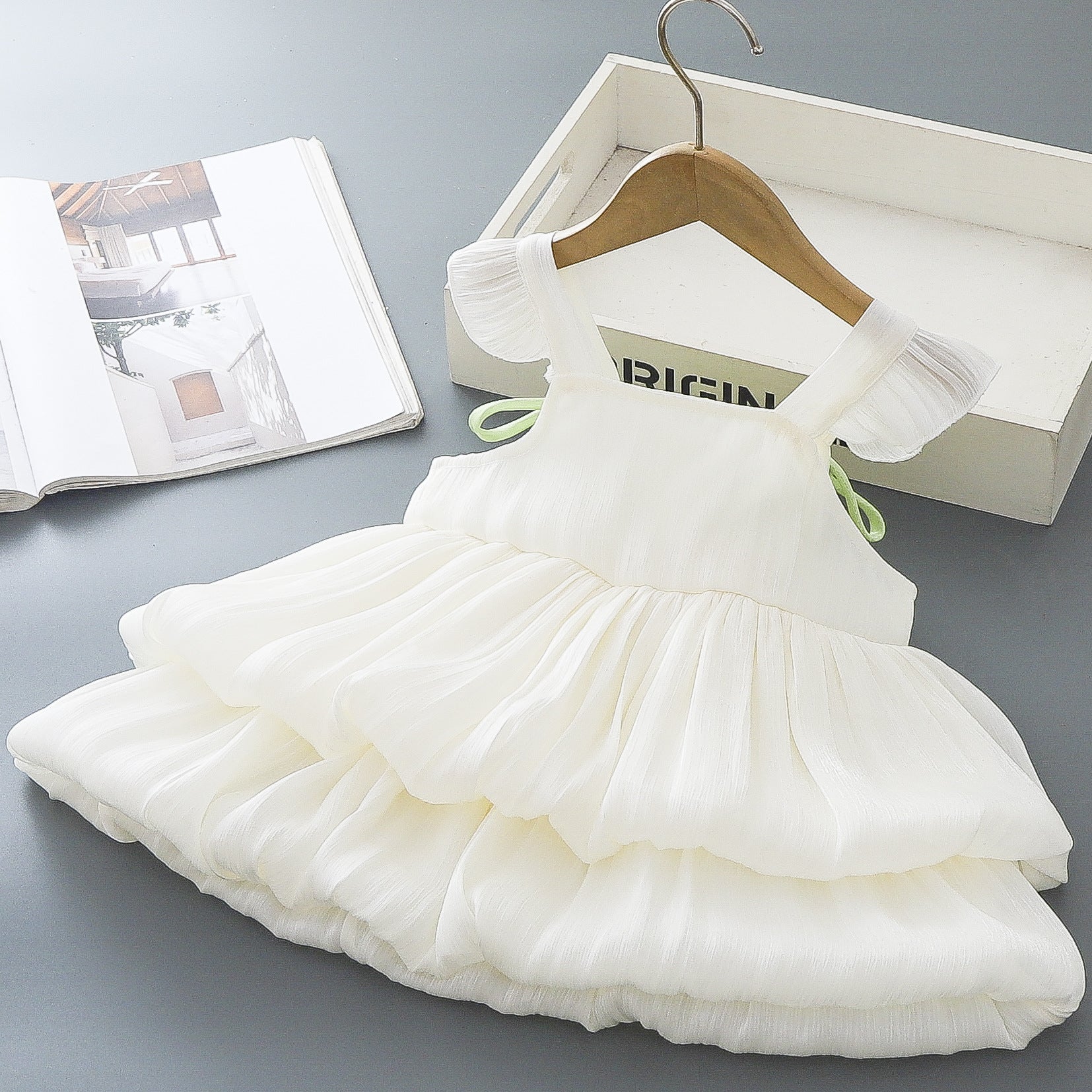 Rochie cu detalii Aelix Crem