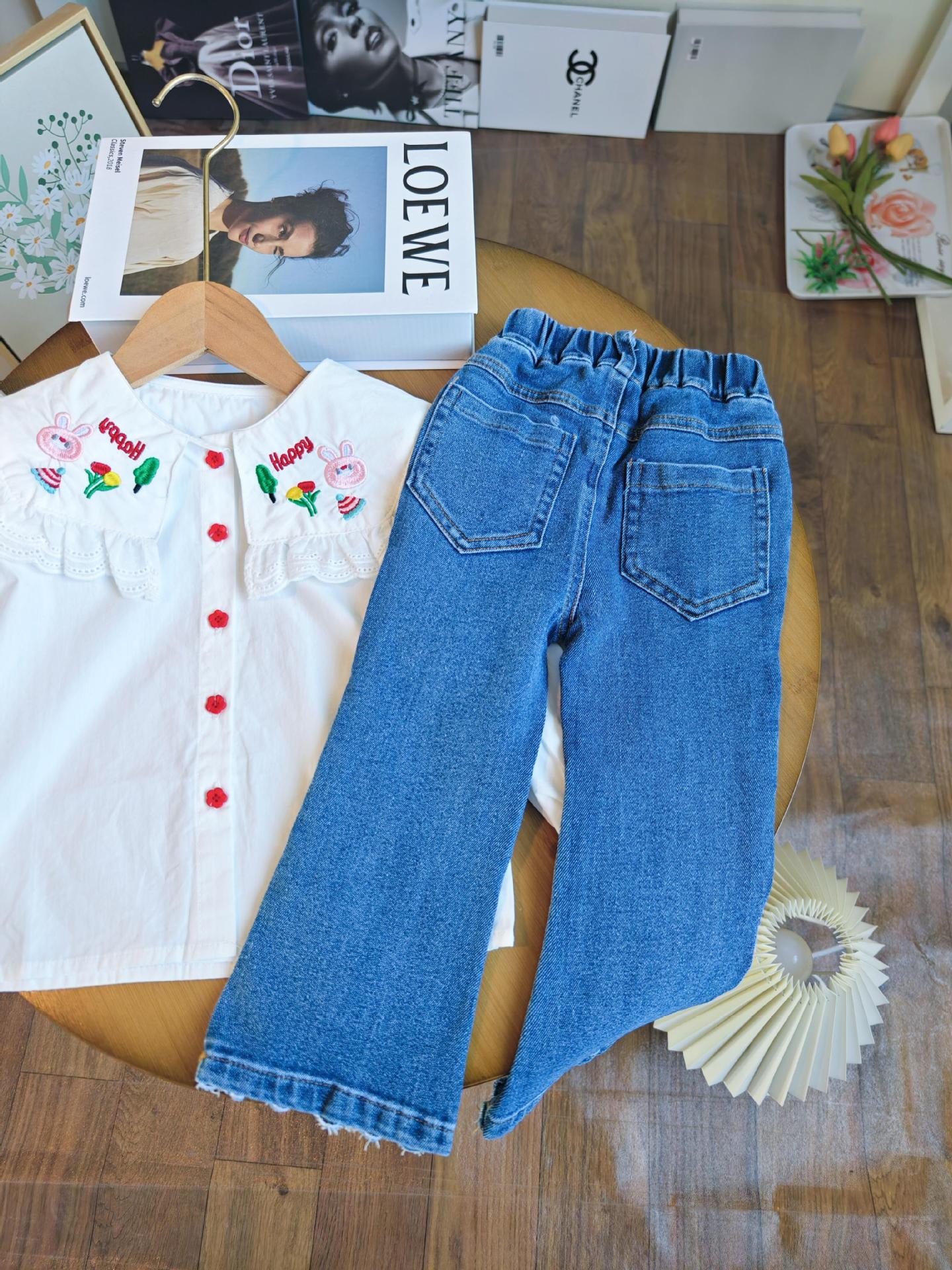 Set din doua piese Asiria