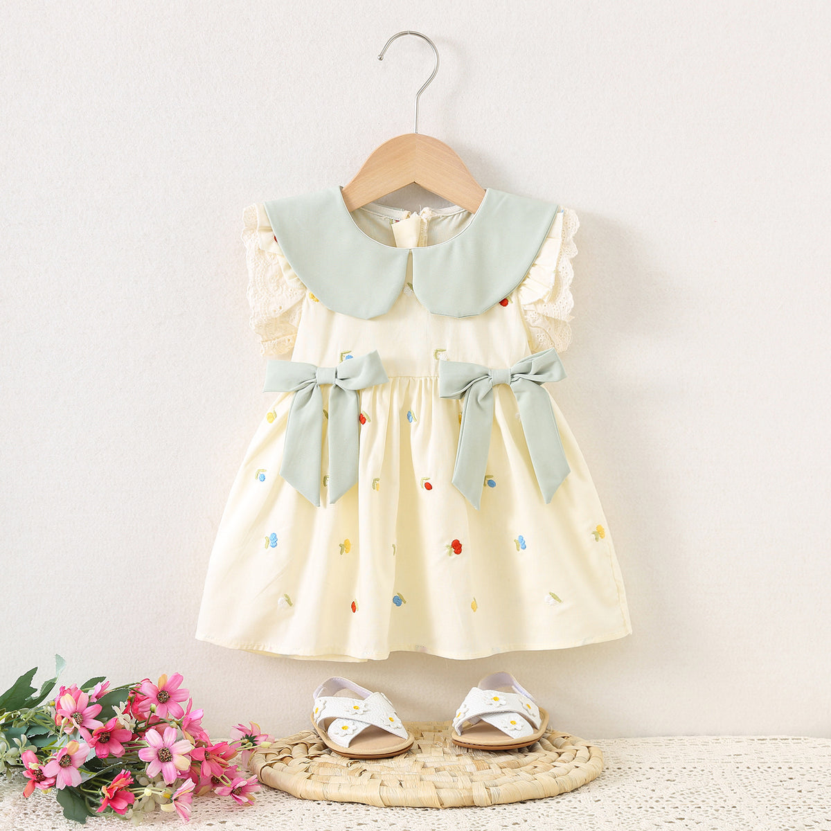 Rochie cu detalii Raula Crem