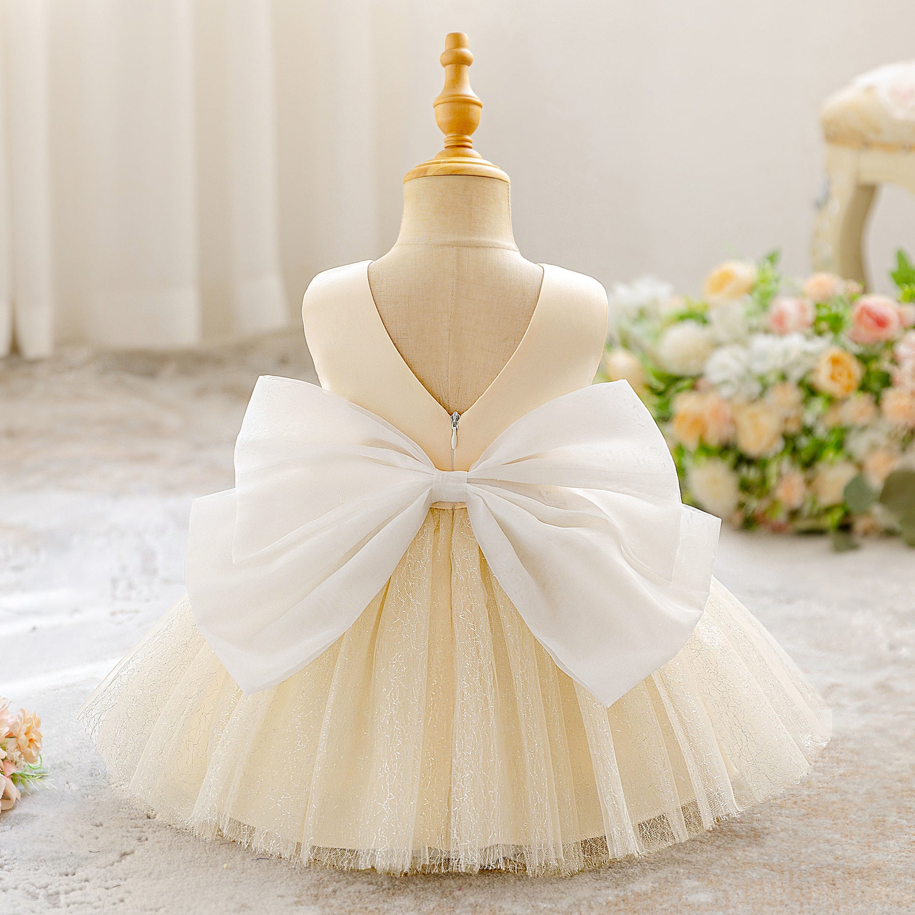 Rochie cu detalii Creena Crem
