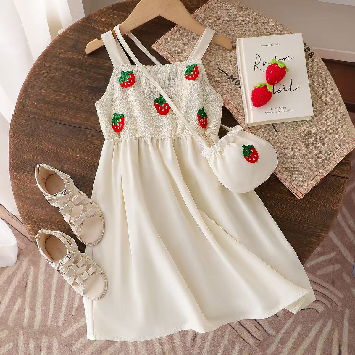 Rochie cu posetuta Kanaer Crem