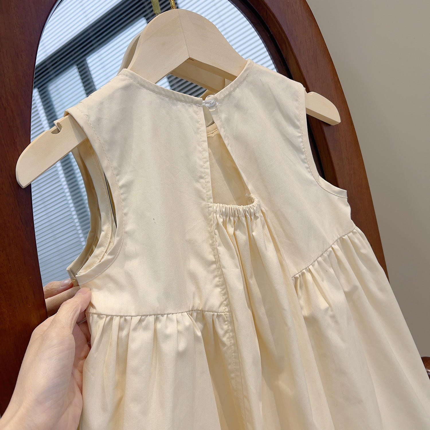 Rochie cu detalii Ilvara Crem